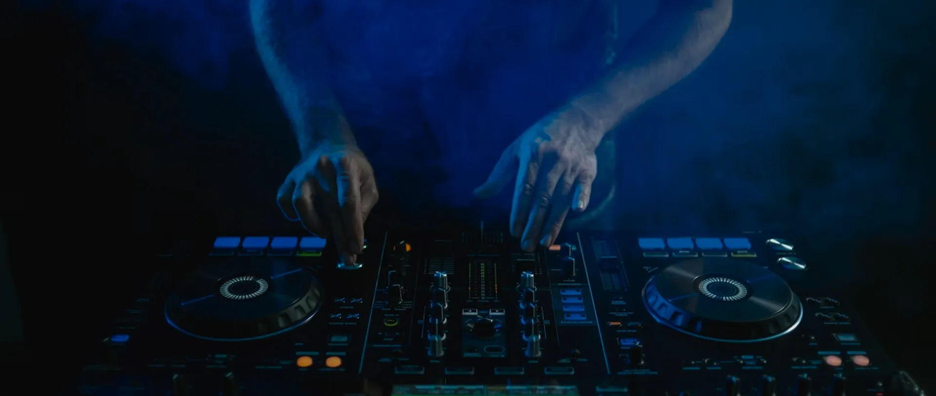 /assets/portfolio/webapp-like-soundslice/Allows Users to View and Interact with Multiple Instrument Tracks Simultaneously